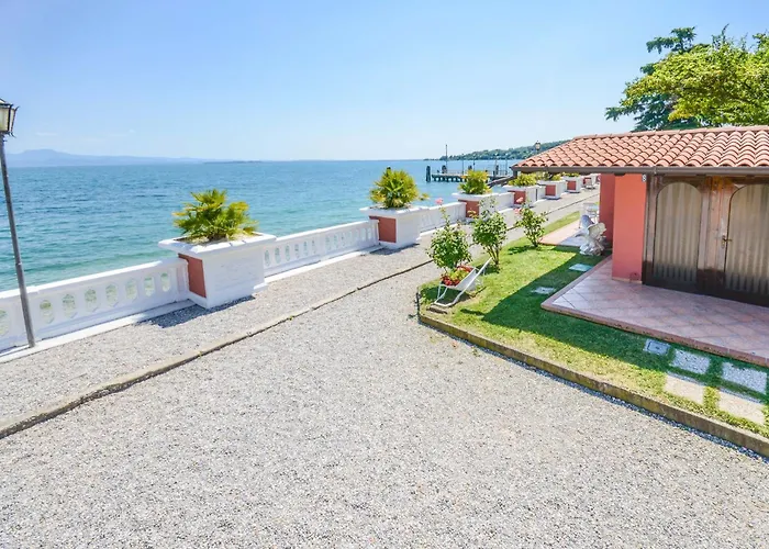 Villa Garuti Village