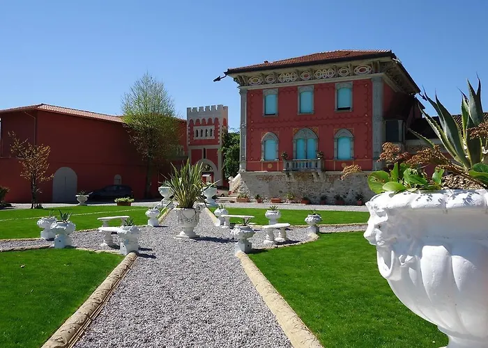 Villa Garuti Village