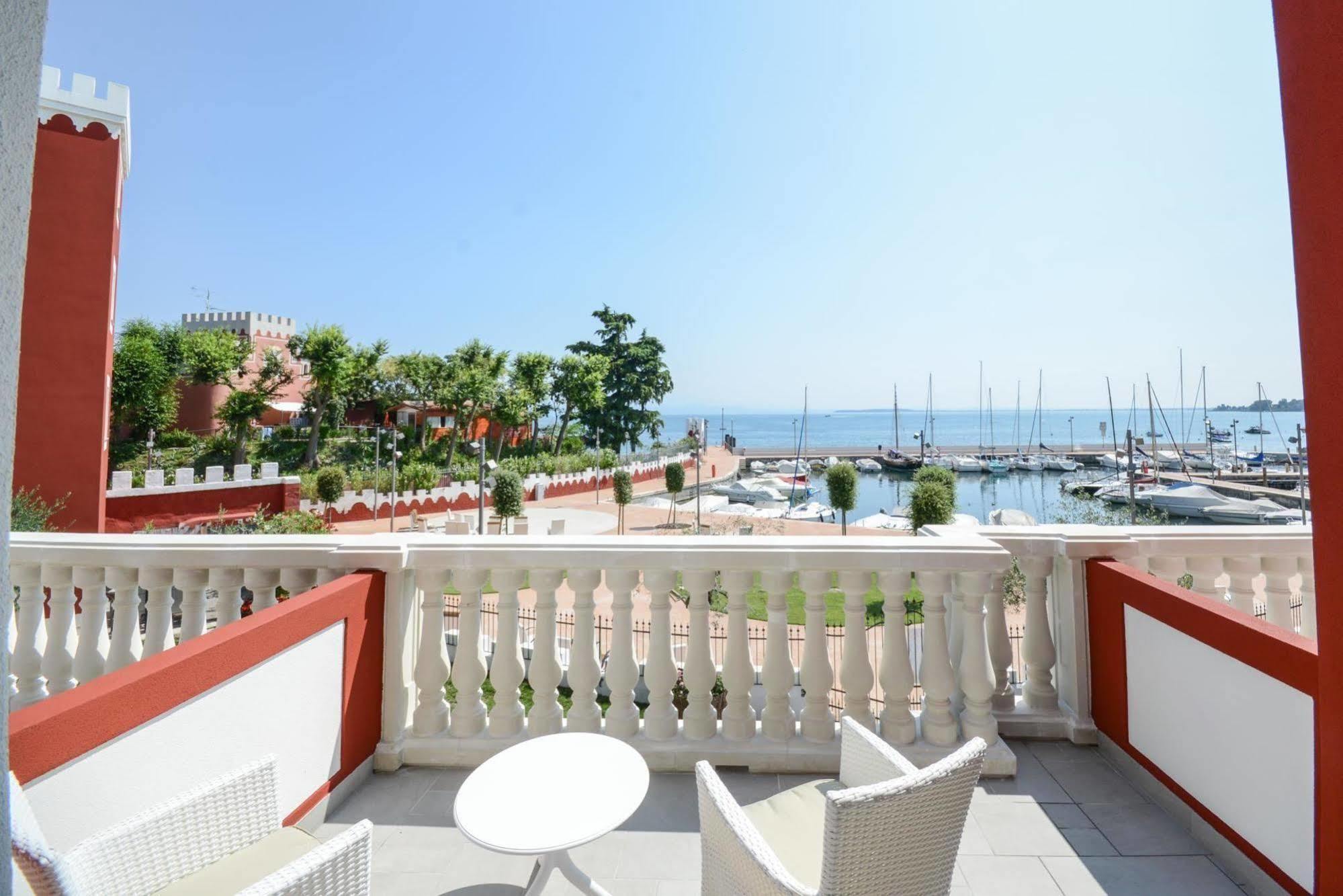 Aparthotel Garuti Village 3*